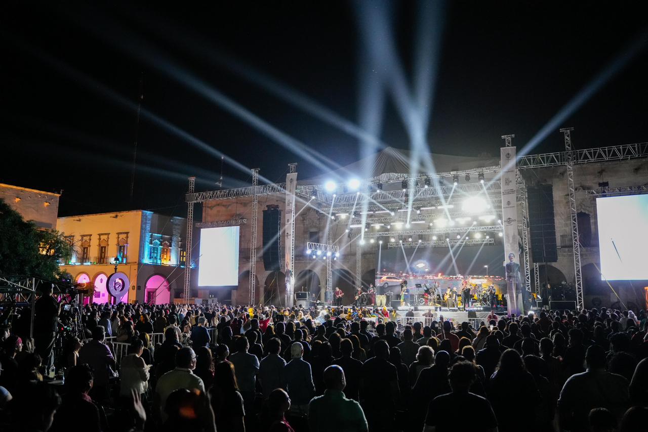 Lleno total en el inicio del Festival Ricardo Castro al ritmo de Los Auténticos Decadentes