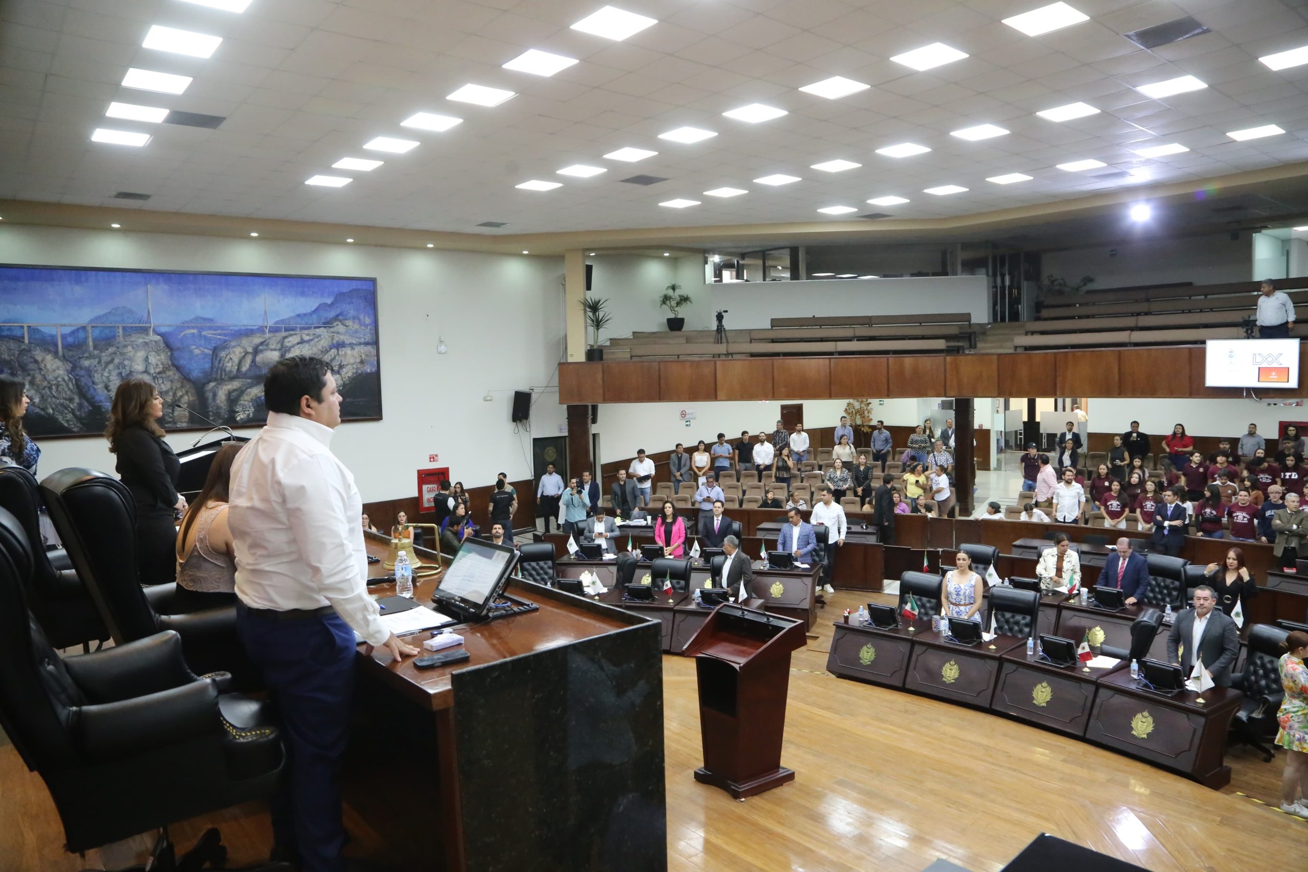 Garantiza Congreso uniformes y útiles escolares gratuitos para alumnos de educación básica