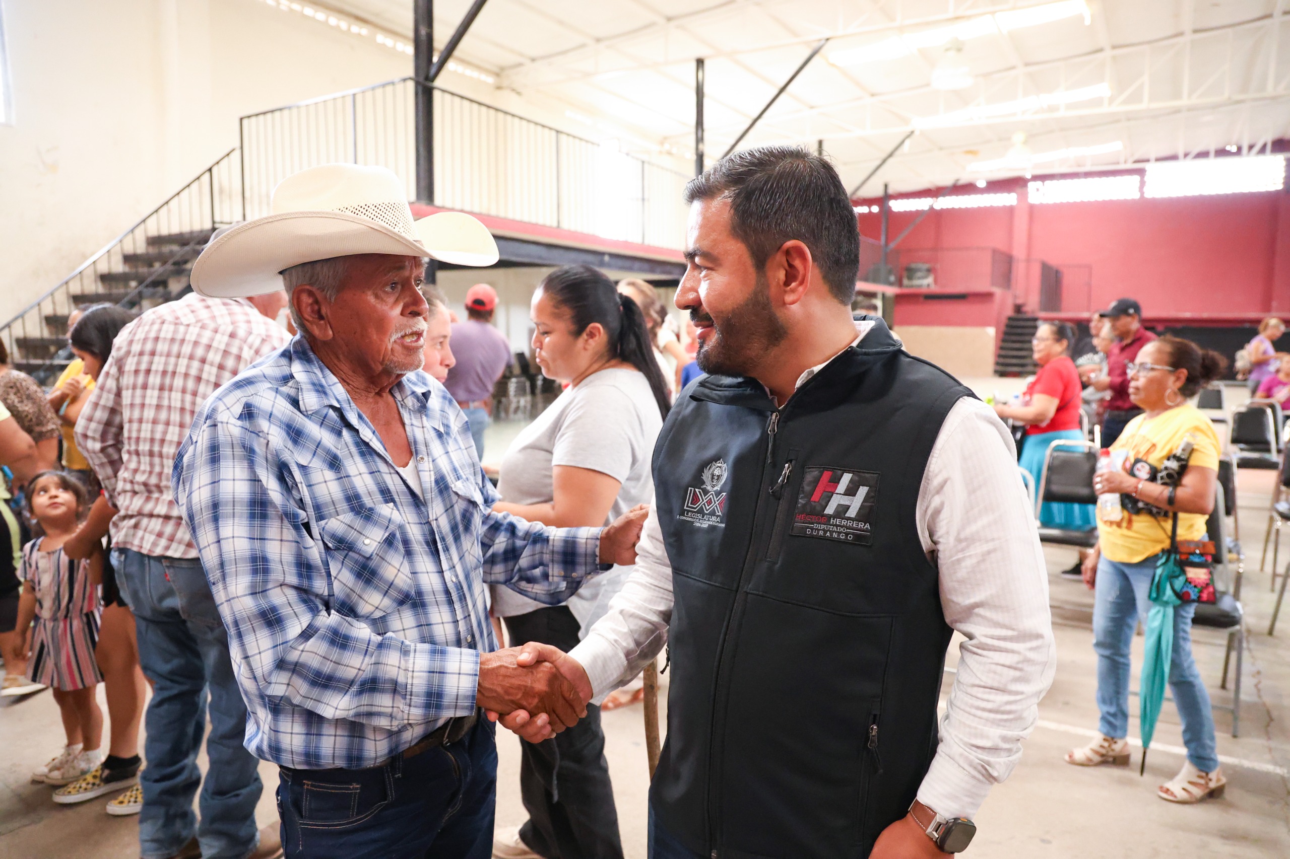 Recorre Héctor Herrera municipios de La Laguna y Zona Semiárida