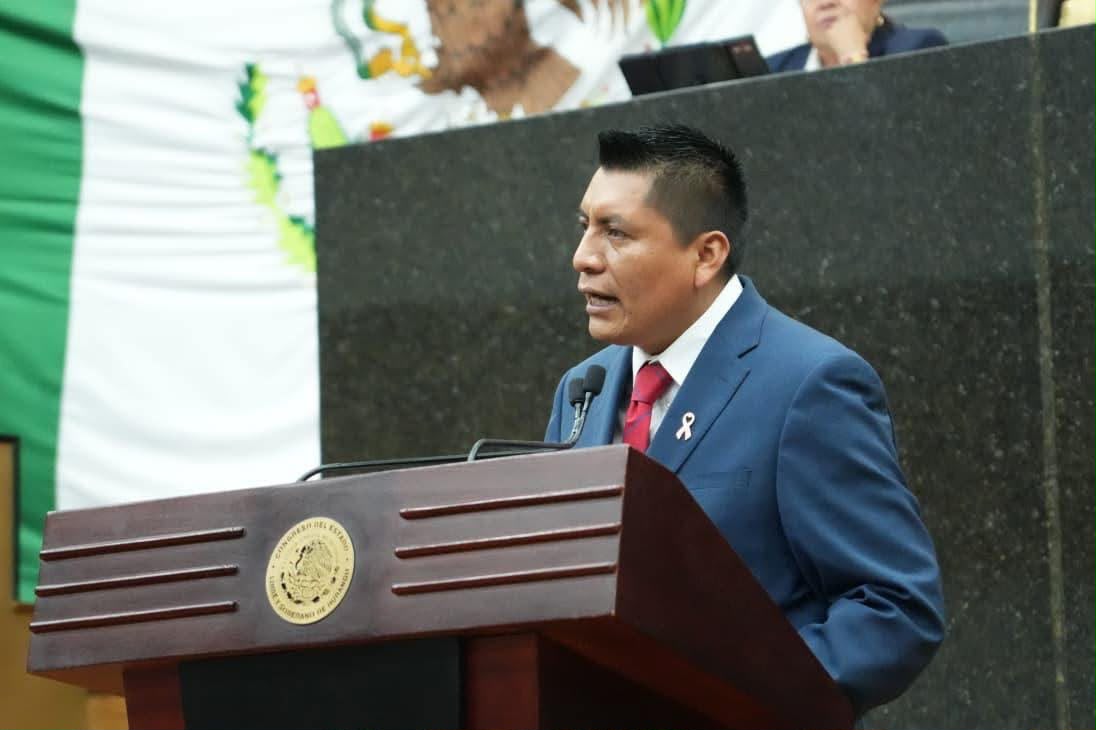 Debe garantizarse educación en lengua materna en comunidades indígenas: Iván Soto.