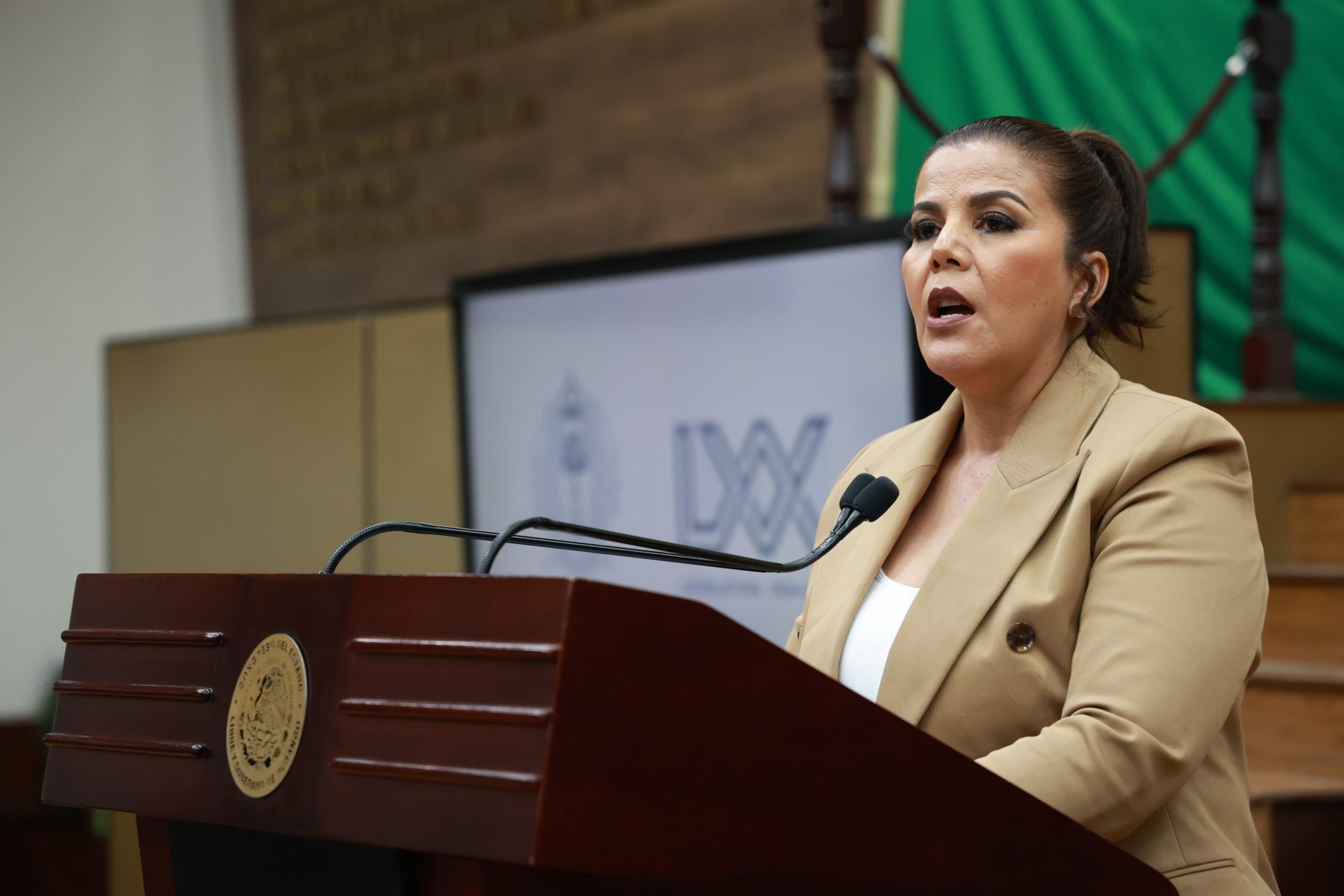 Pide Verónica González fortalecer apoyo a migrantes retornados