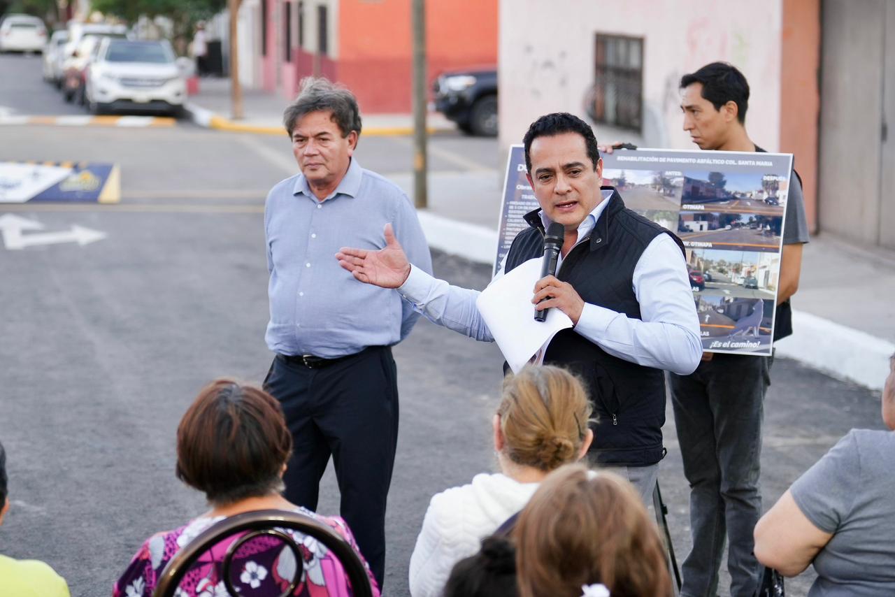 Cumple Toño Ochoa “en caliente” y entrega más calles en Santa María