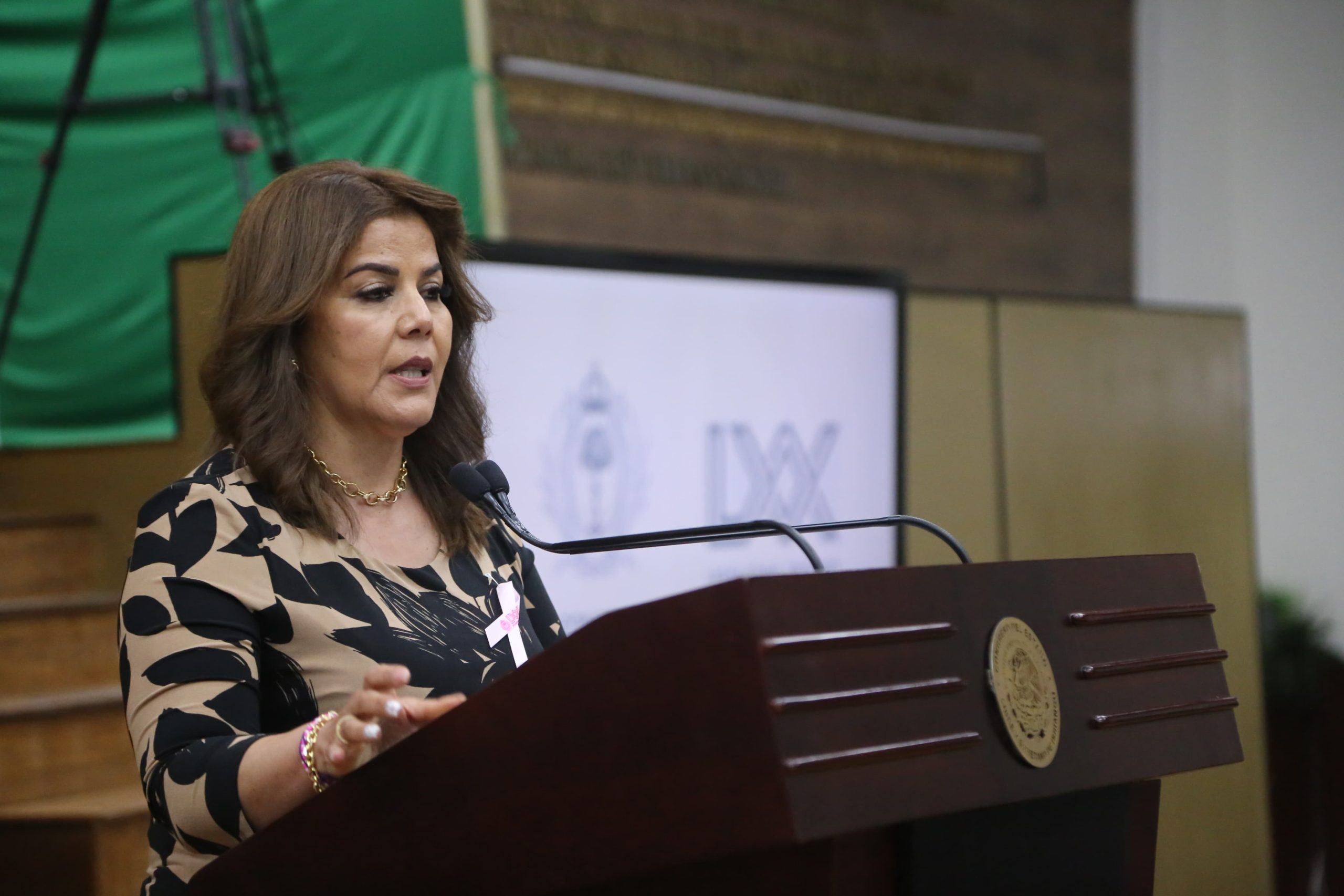 Propone priorizar atención en cáncer de mama en mujeres de mayor riesgo