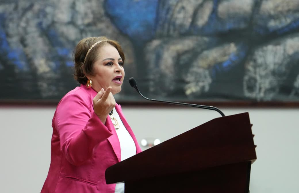 Poder Legislativo se pinta de rosa con mensajes que inspiran