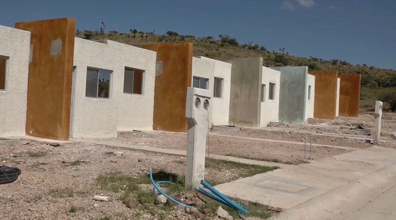 Va con todo, la entrega de 200 terrenos en Durango Tierra del Cine