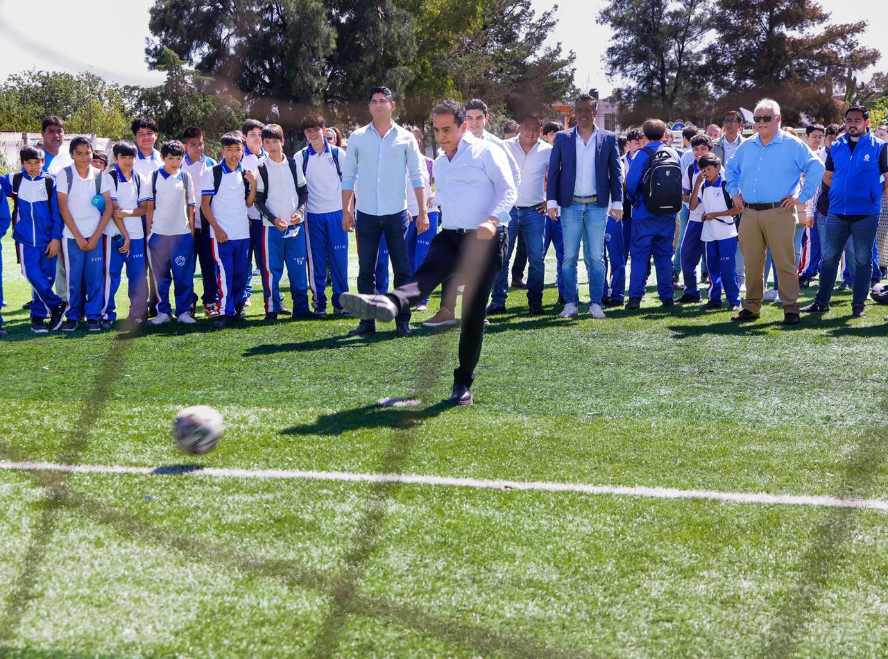 Más deporte para la Secundaria Técnica 62, con nueva cancha de fútbol 7 del PP: Toño Ochoa