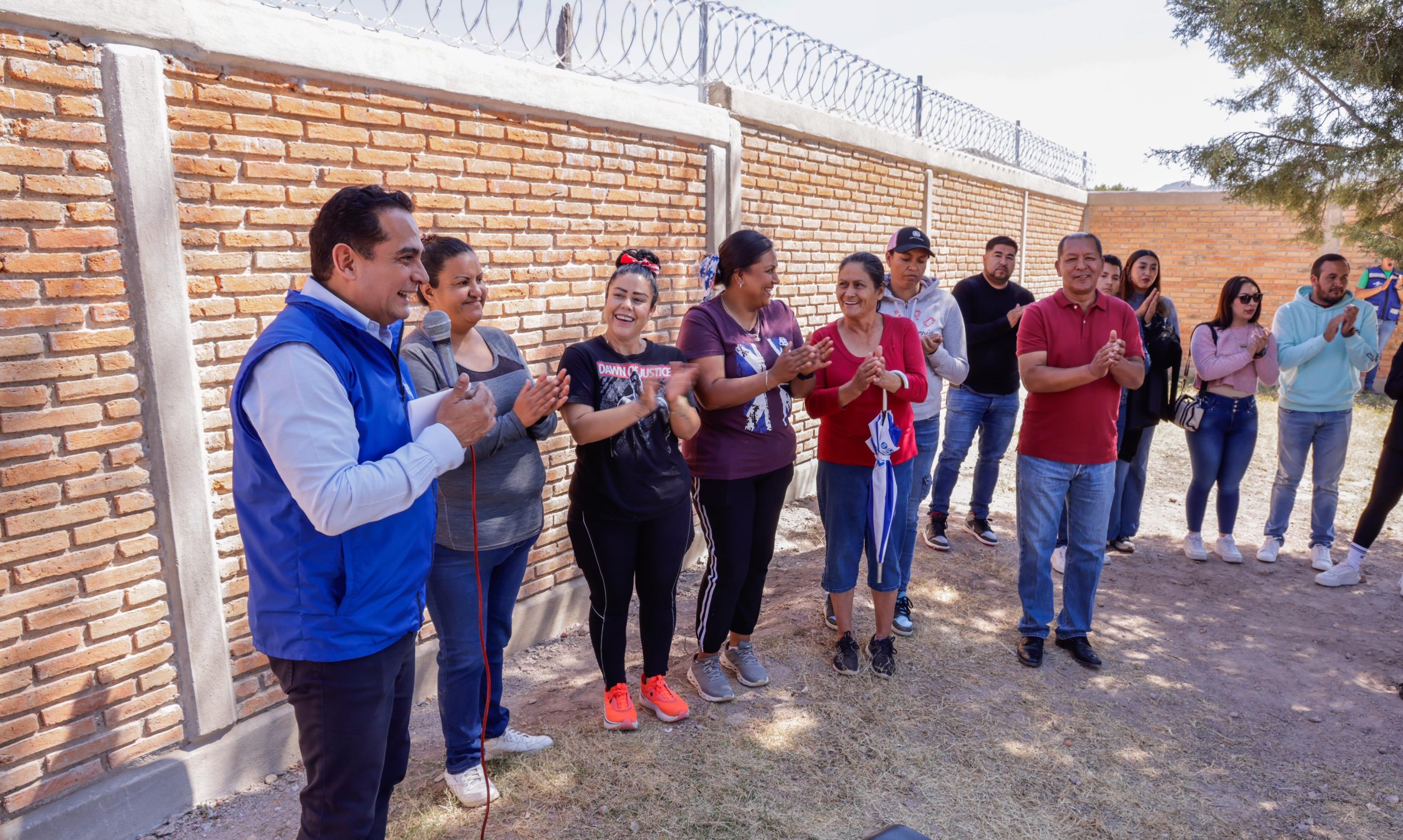 Chulada de barda perimetral de la Telesecundaria No. 24 en Morcillo: Toño Ochoa