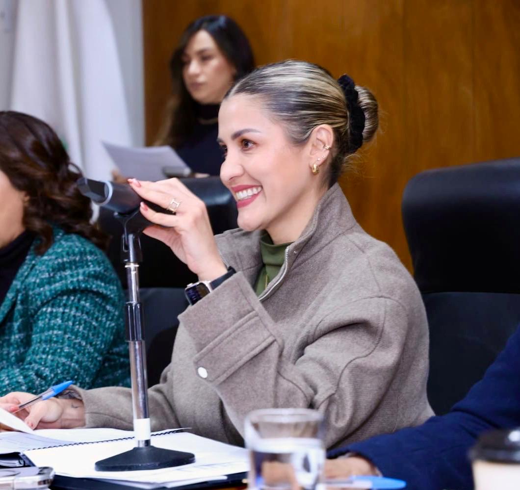 Llama Gaby Vázquez a combatir el acoso escolar