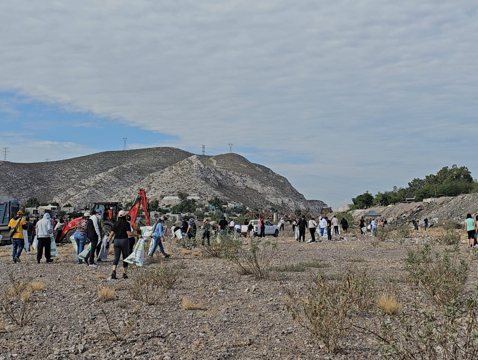 Se suman gomezpalatinos a la Jornada Nacional de Limpieza del Río Nazas
