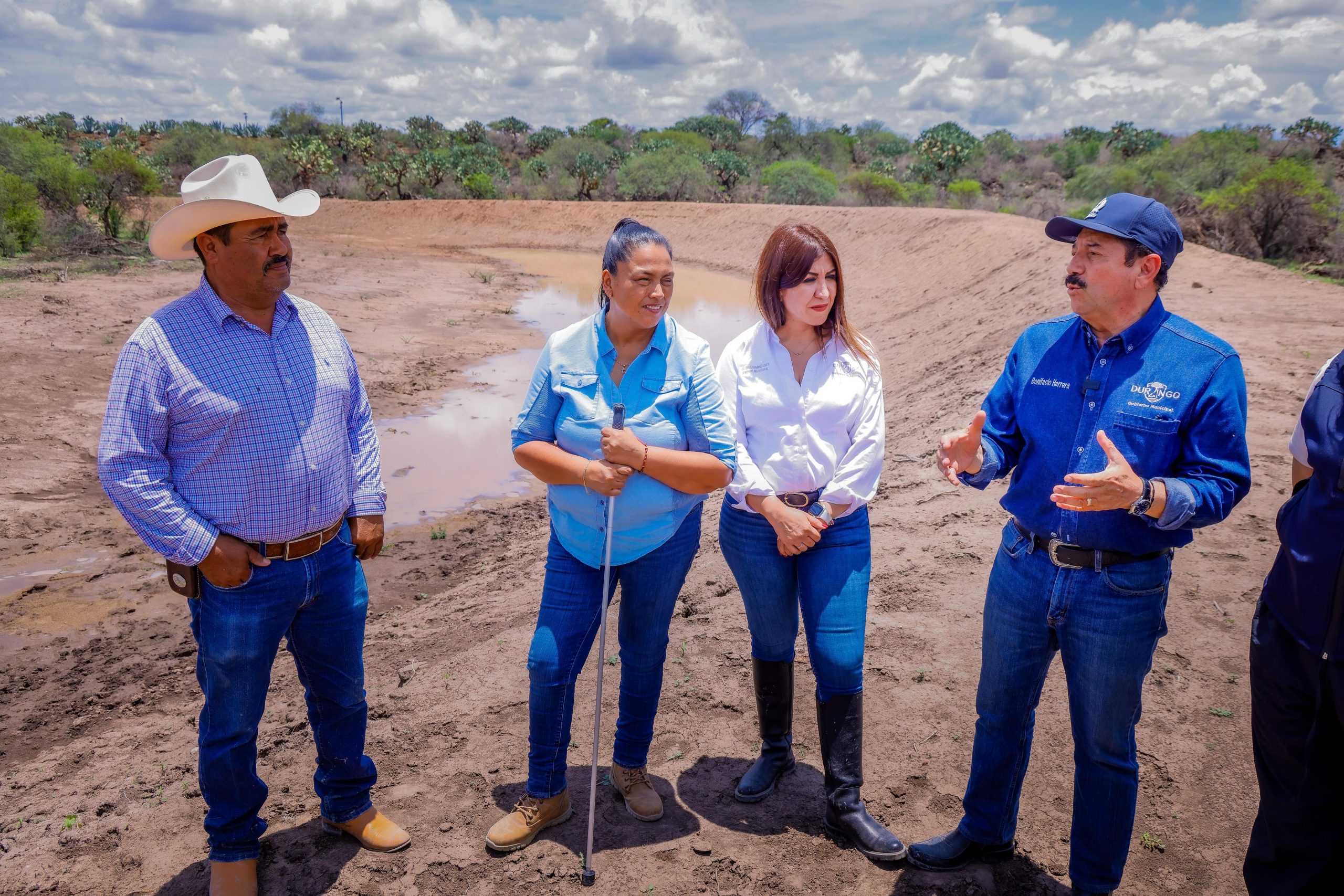 Alcalde Bonifacio Herrera cumple y garantiza agua al ganado con nuevo bordo en El Arenal