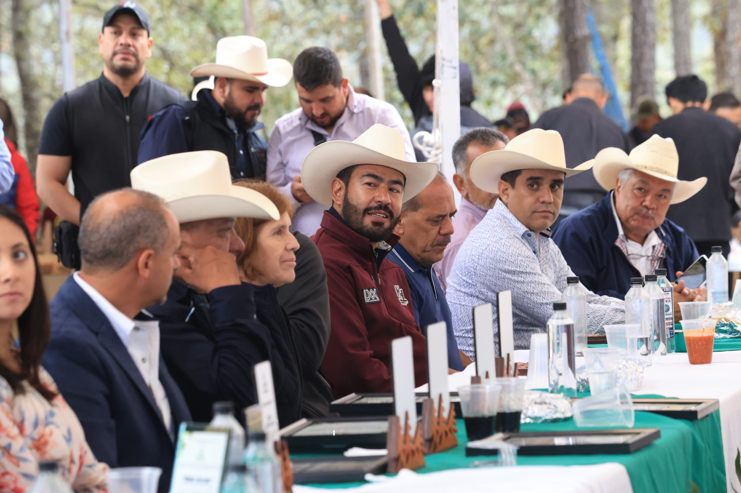 Recorre Héctor Herrera comunidades de Santiago, Otáez y El Tarahumar, Tepehuanes