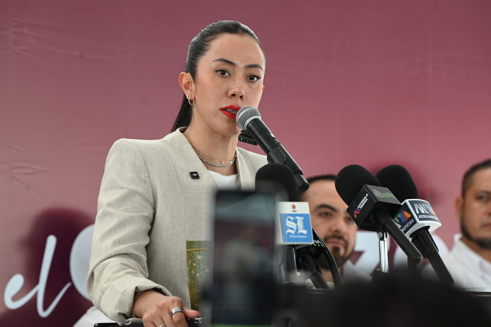 Promueve Betzabé Martínez bienestar emocional entre las juventudes