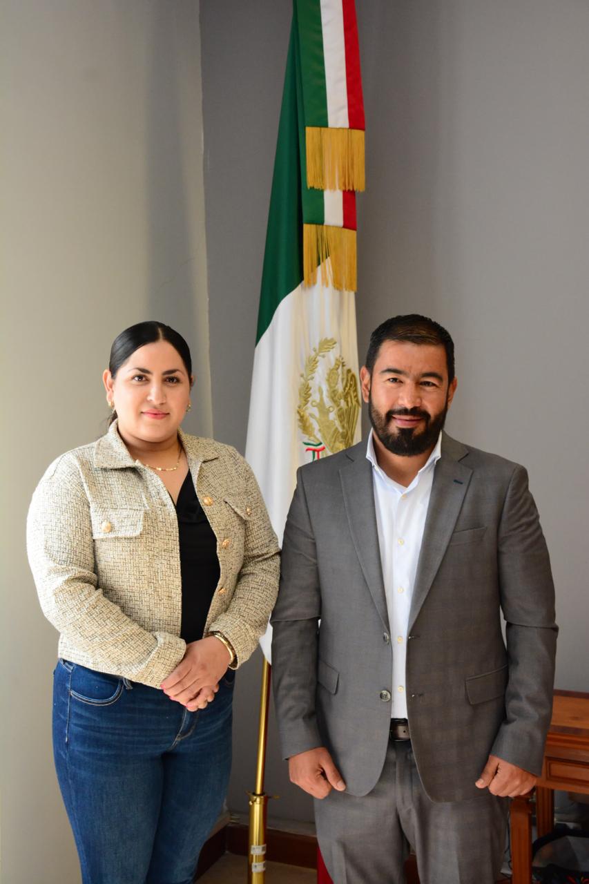 Héctor Herrera y alcaldesa de Topia unen esfuerzos por las comunidades