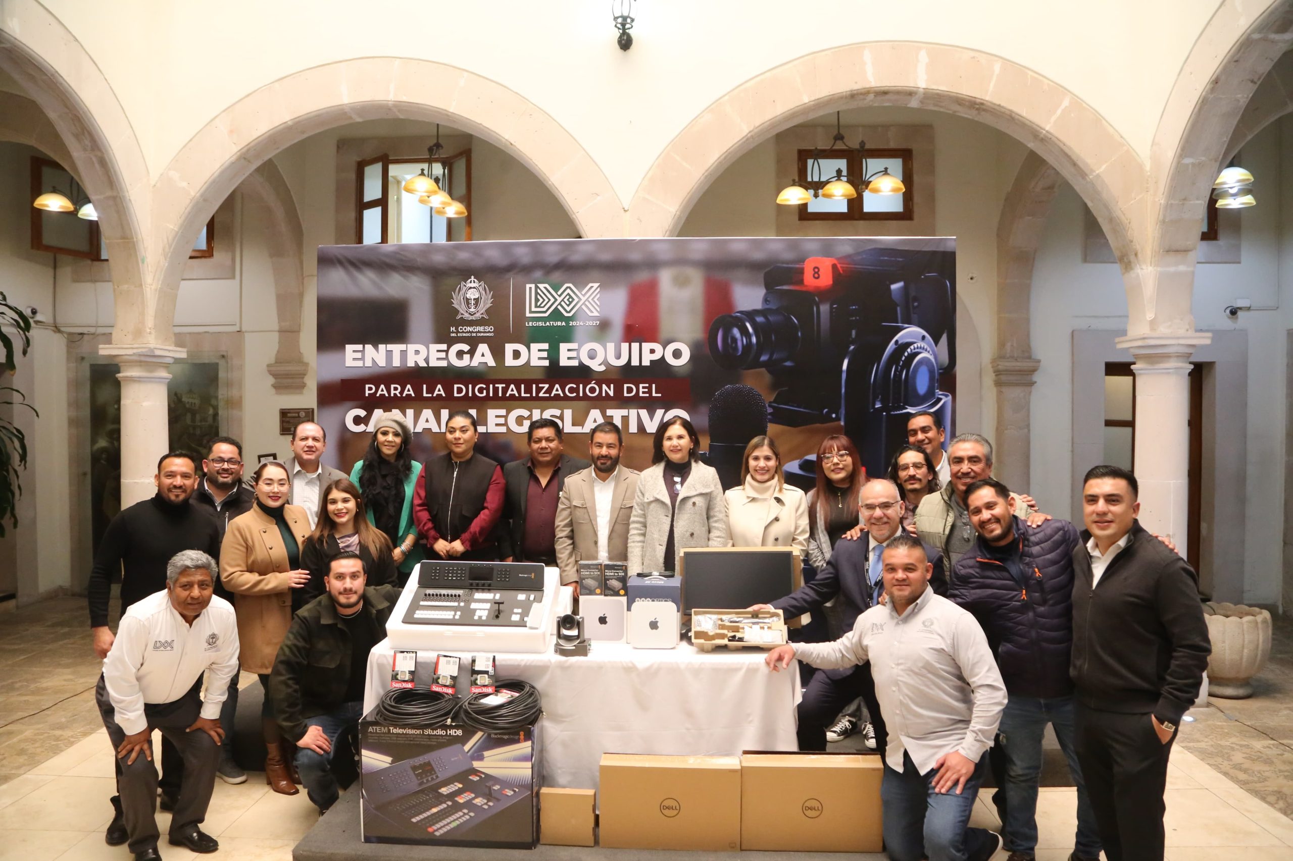 Entrega Héctor Herrera equipo para digitalizar Canal Legislativo
