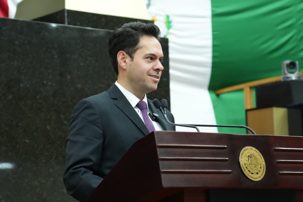 Impulsa Alejandro Mojica para asegurar tratamientos de cáncer infantil