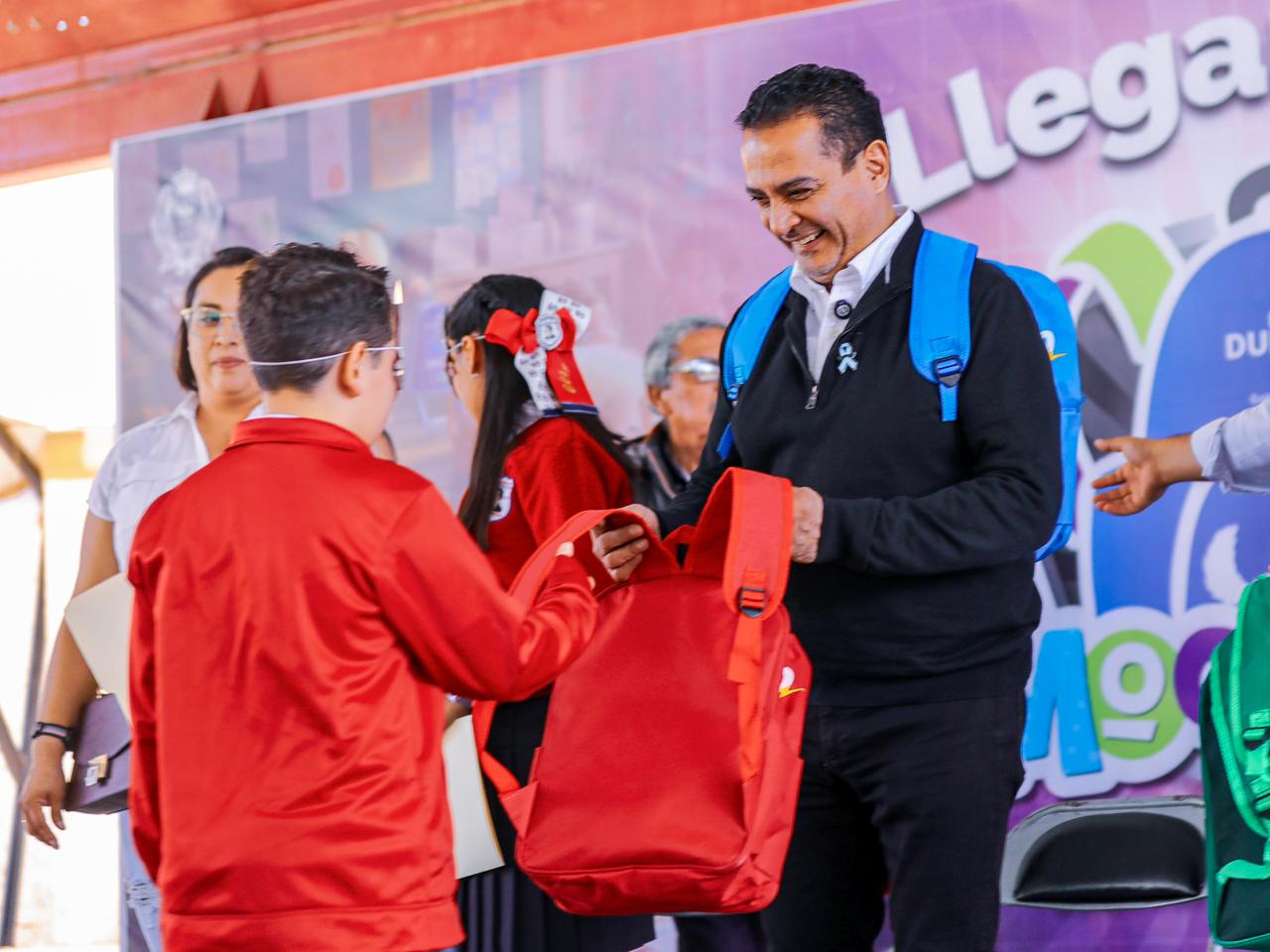 Toño Ochoa impulsa igualdad en primarias Cuauhtémoc y Ricardo Castro con entrega de Mochulas 3.0