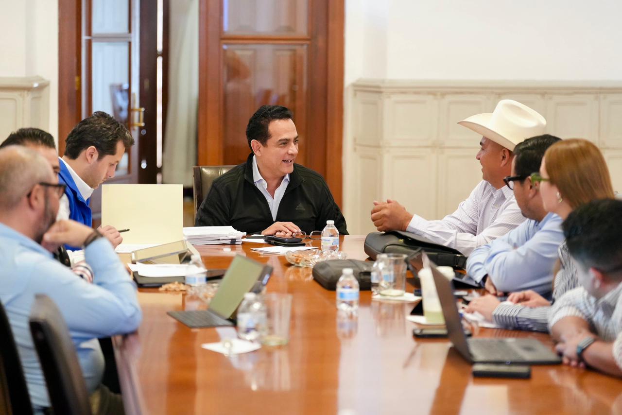Toño le resuelve al medio rural con cercanía, en caliente y de frente.