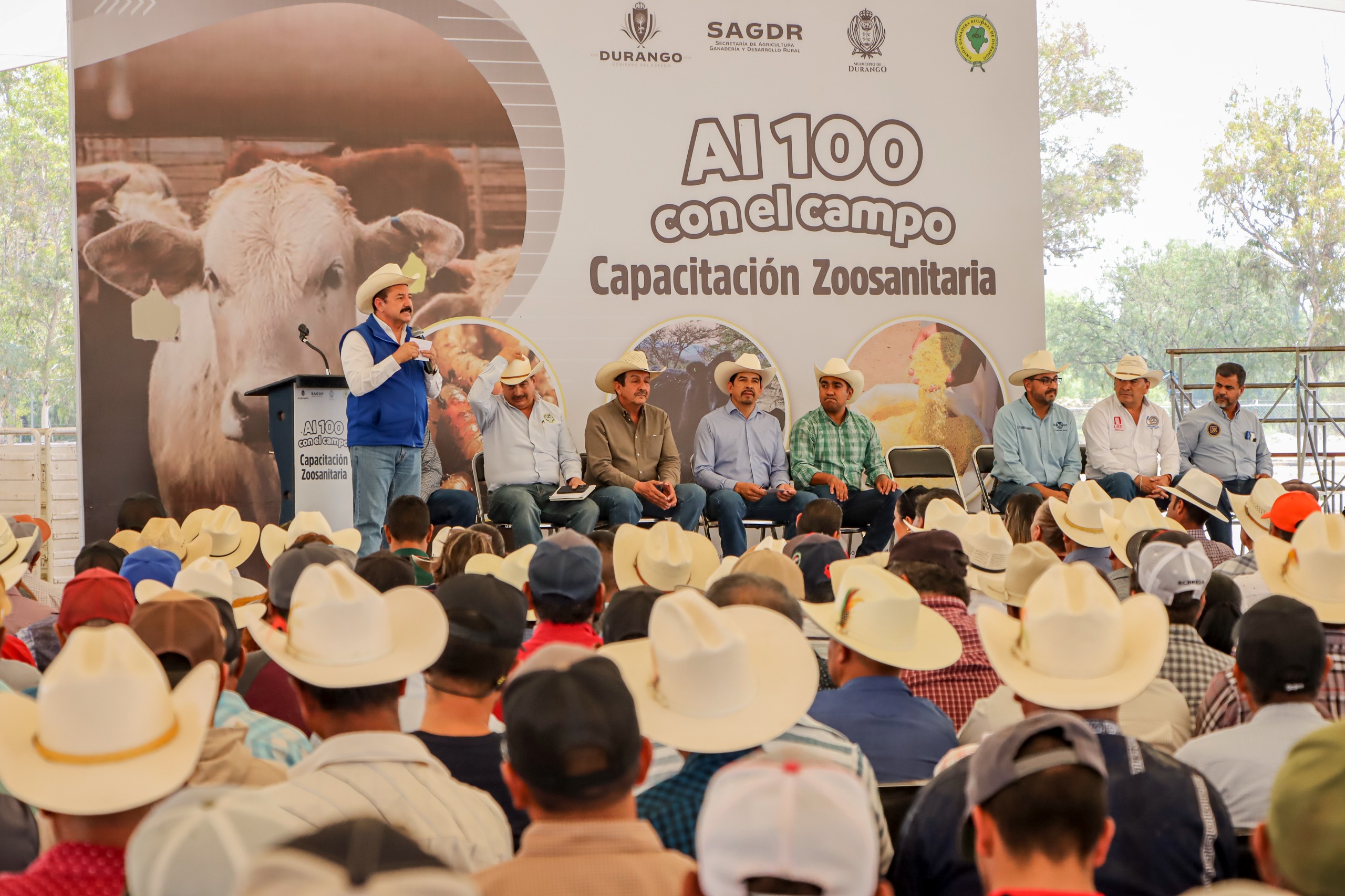 Municipio y productores unen esfuerzos para prevenir el gusano barrenador en Durango