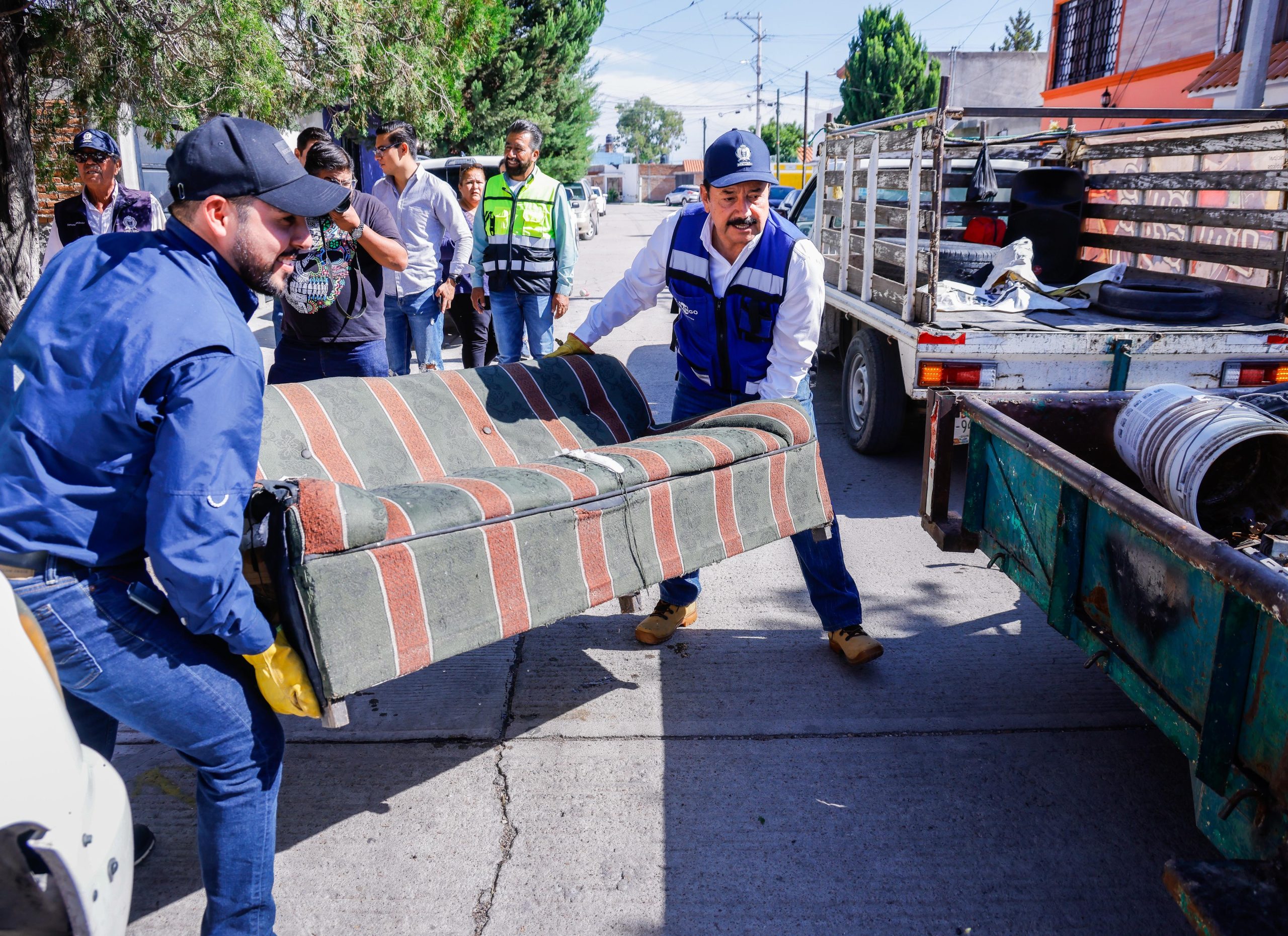 Alcalde Bonifacio Herrera refuerza programa “Limpiemos nuestra casa” para proteger la salud de las familias