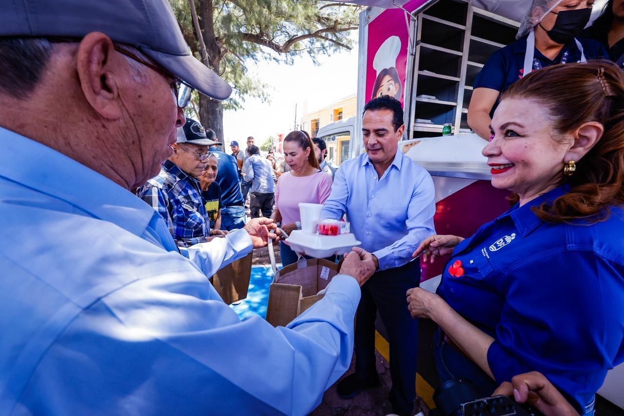 DIF Municipal destaca el cuidado de Toño Ochoa a adultos mayores con Apapacho Express