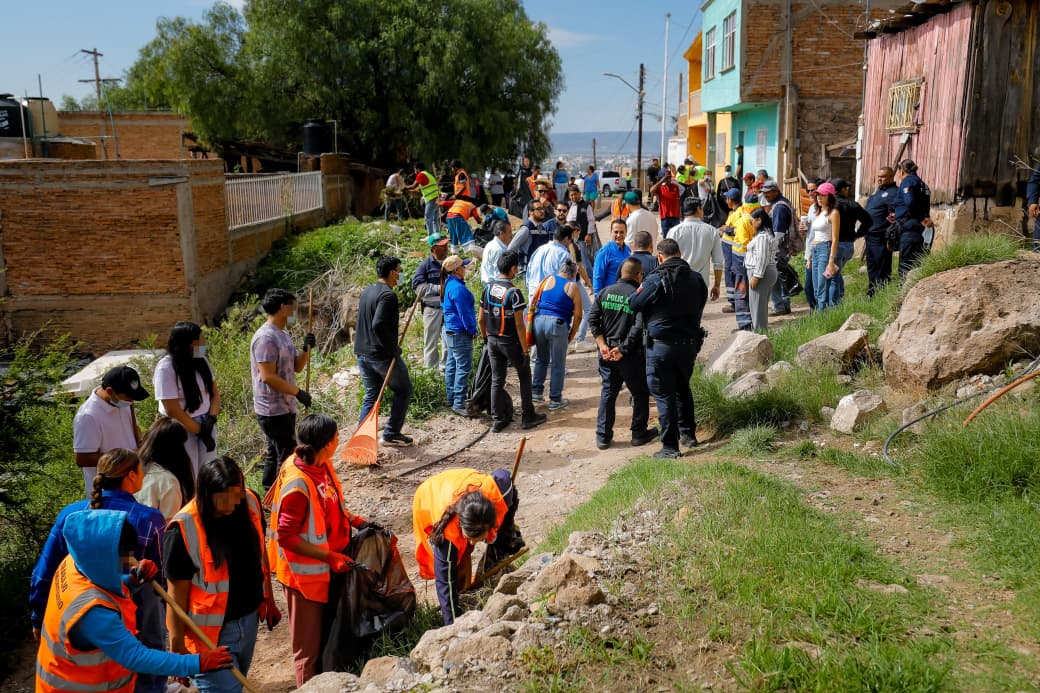Toño Ochoa a través del servicio comunitario cambia espacios y fortalece el orden en Durango