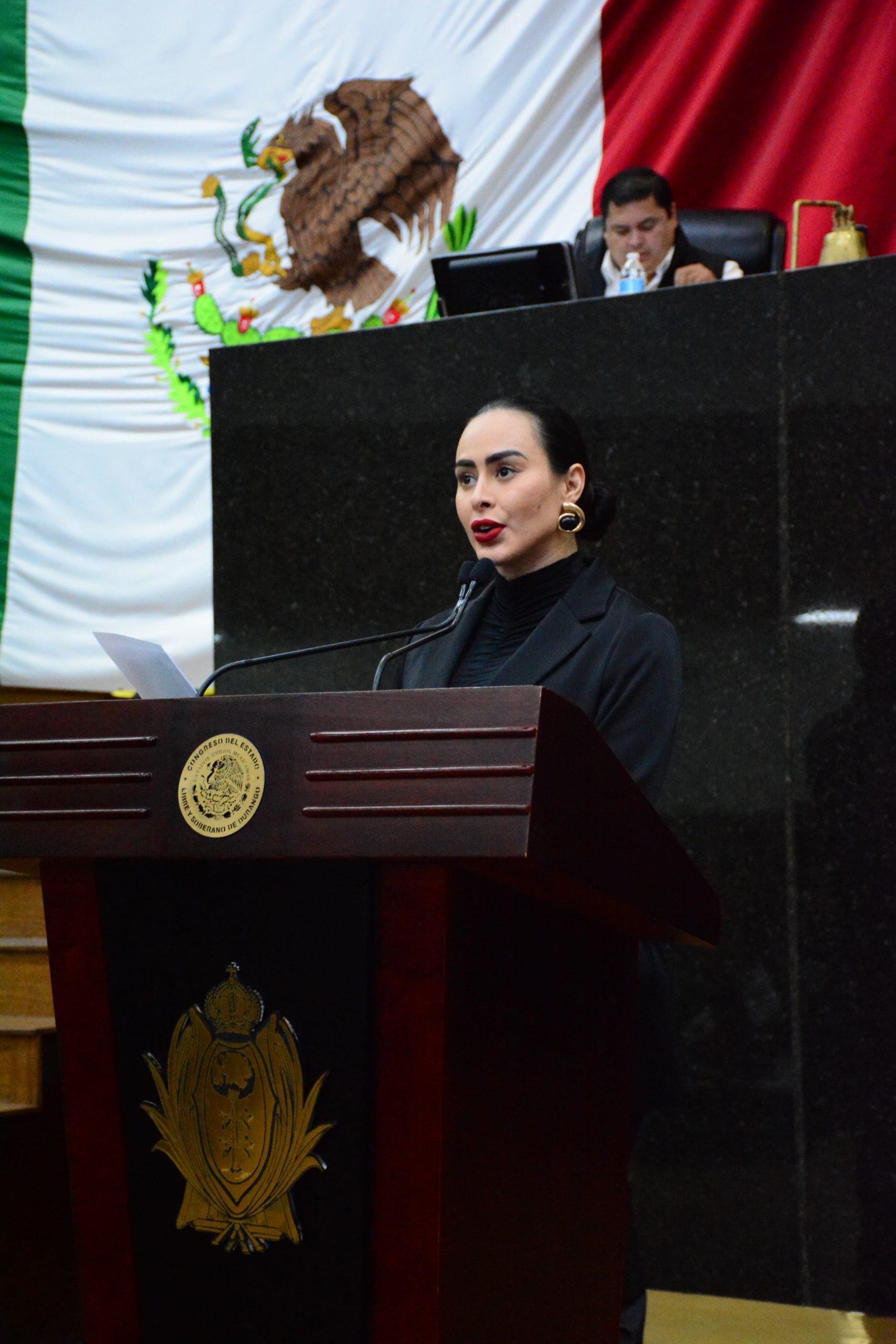 Exhortan Cynthia Mont a los municipios cobrar servicio de agua