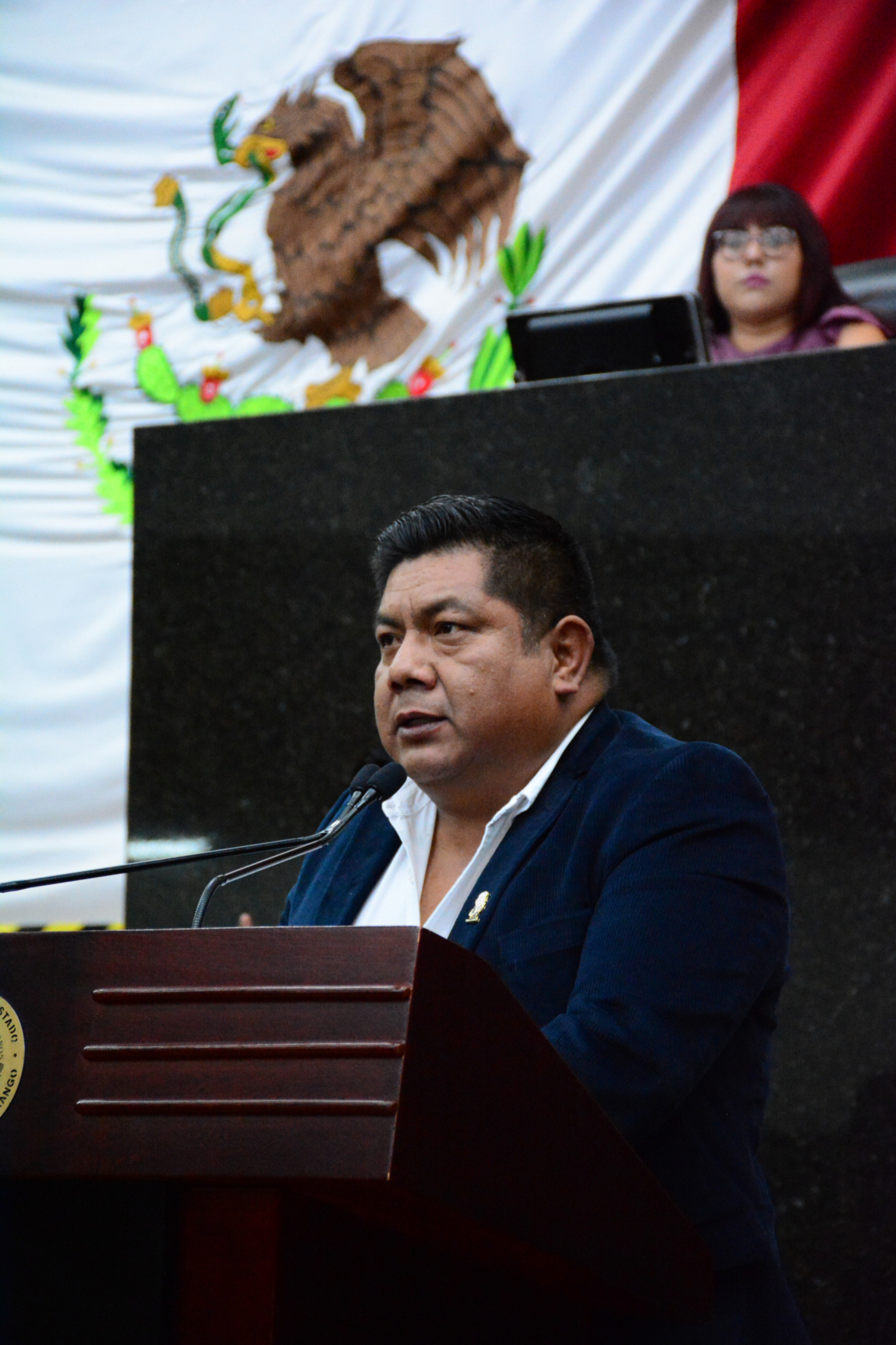 Propone Bernabé Aguilar eliminar prohibición del polarizado vehicular